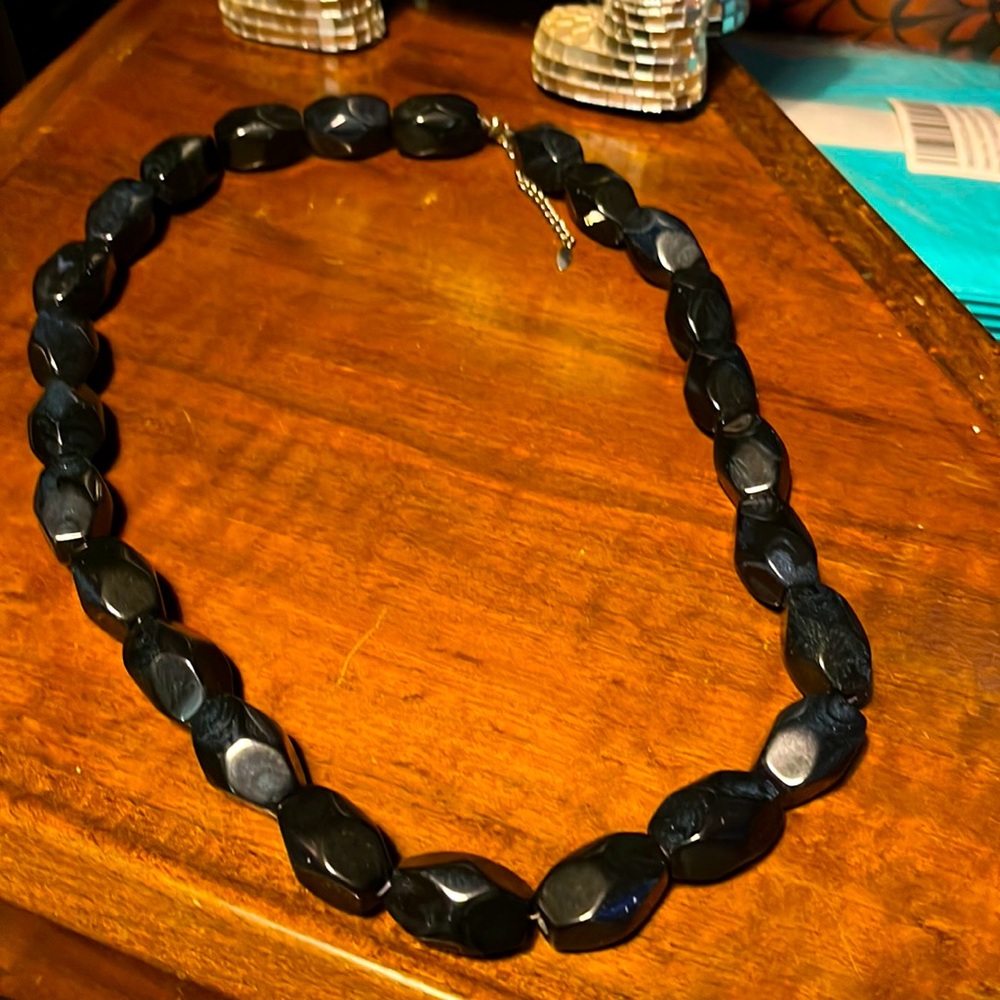 Shimmery swirl Black Beaded Necklace